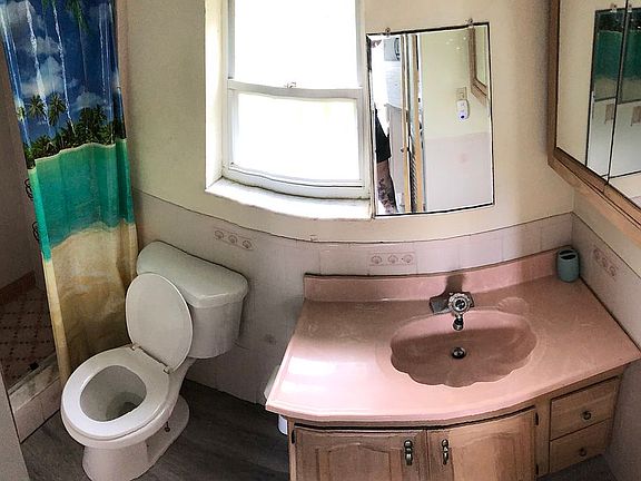 3rd image of 501 N B St