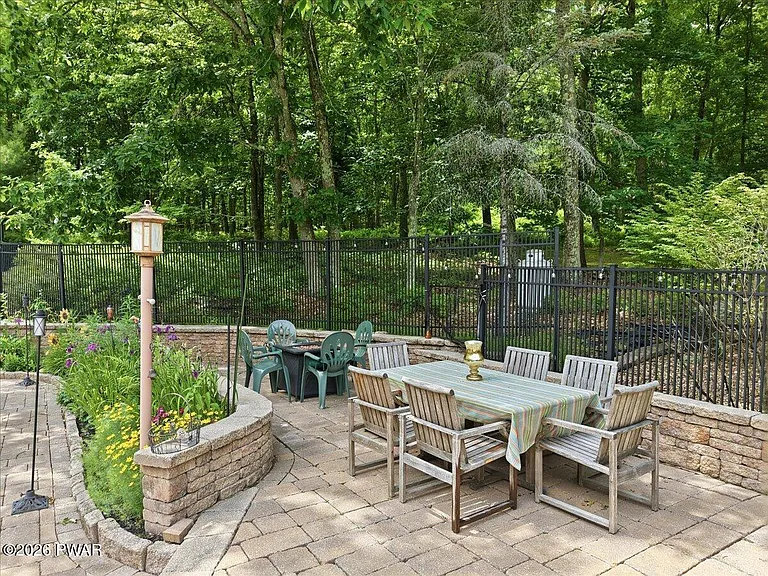 1075 Acacia Dr — Photo 53
