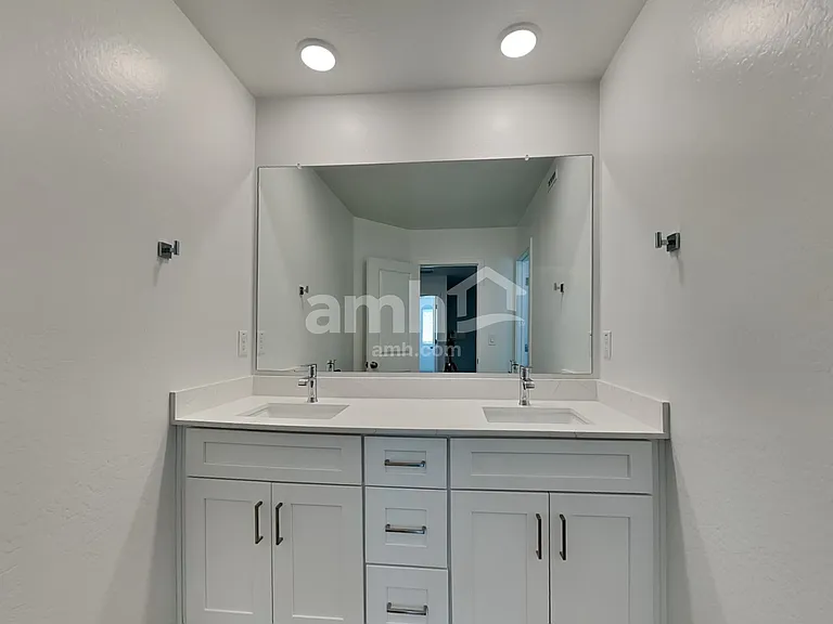 4625 S 97th Dr — Photo 17