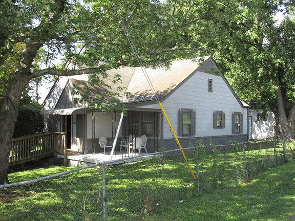 2nd image of 220 S Beaman St