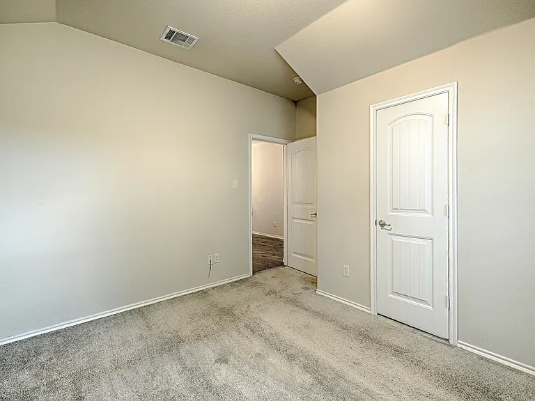 2805 Leslie Ln — Photo 15