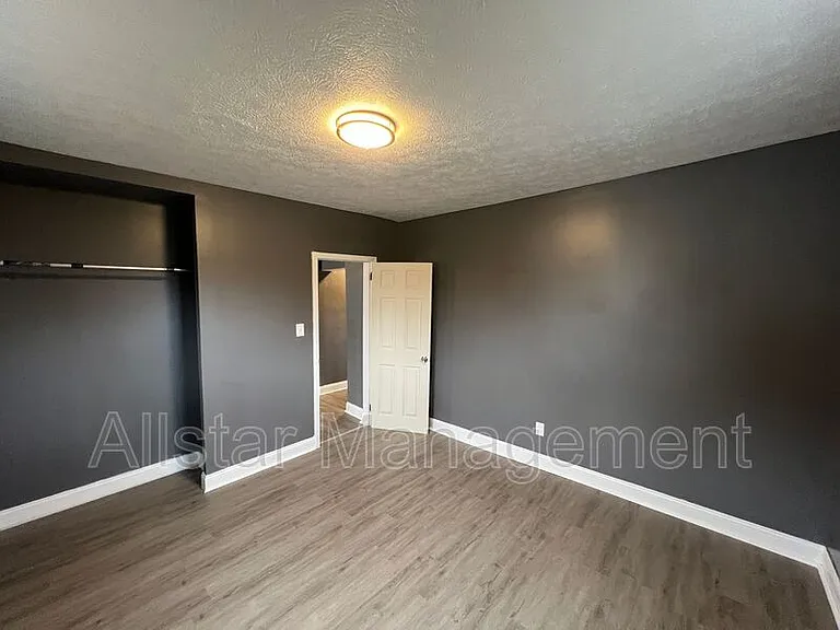 760 W 9th St — Photo 25