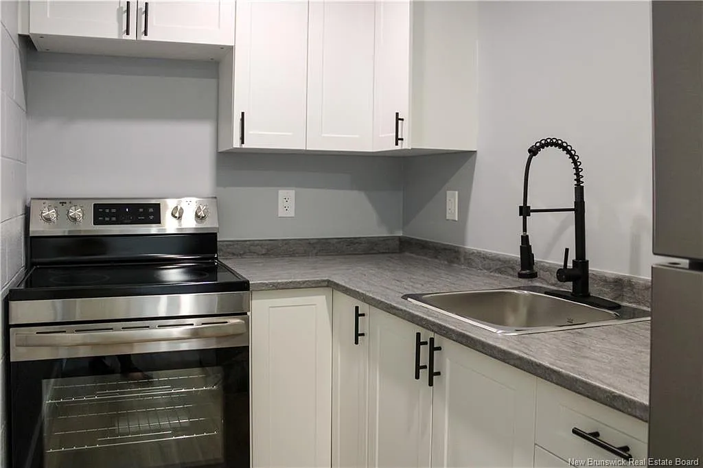 Studio, 1.0 bath, 300 sqft, $1,000 — Photo 4