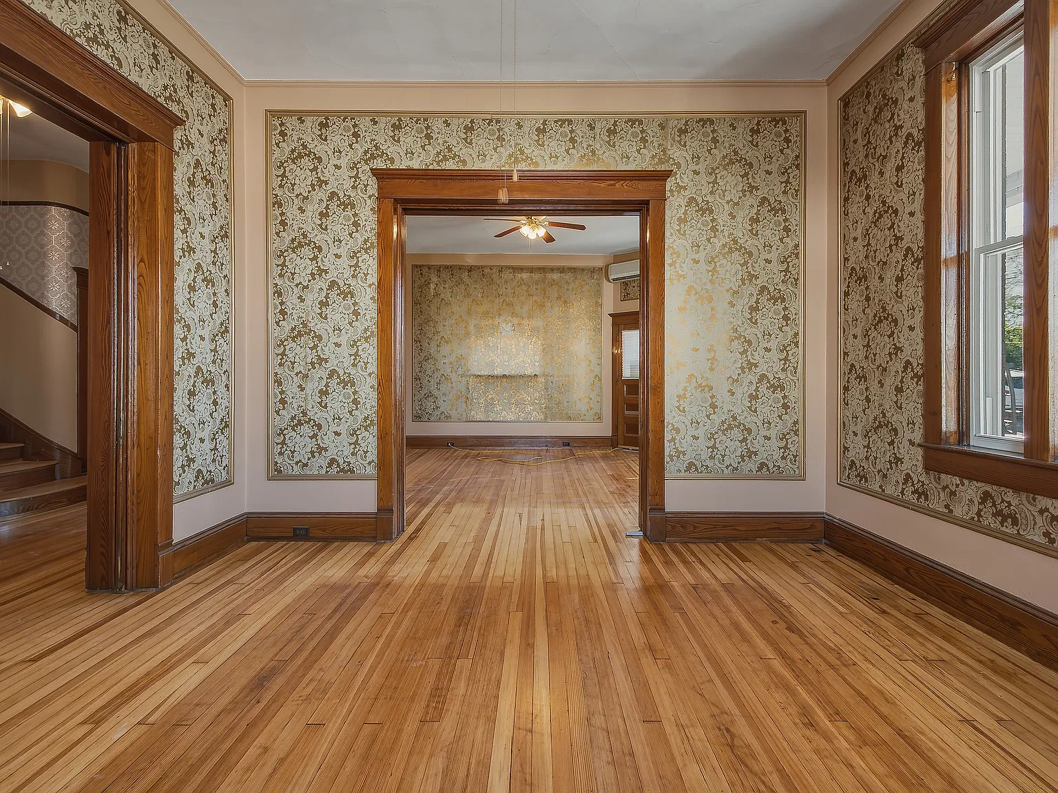 6 bed, 1.5 bath, 2500 sqft, $2,200 — Photo 3