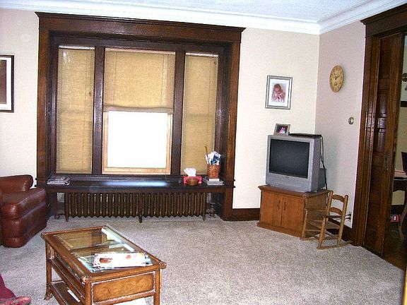 4th image of 219 Franklin St