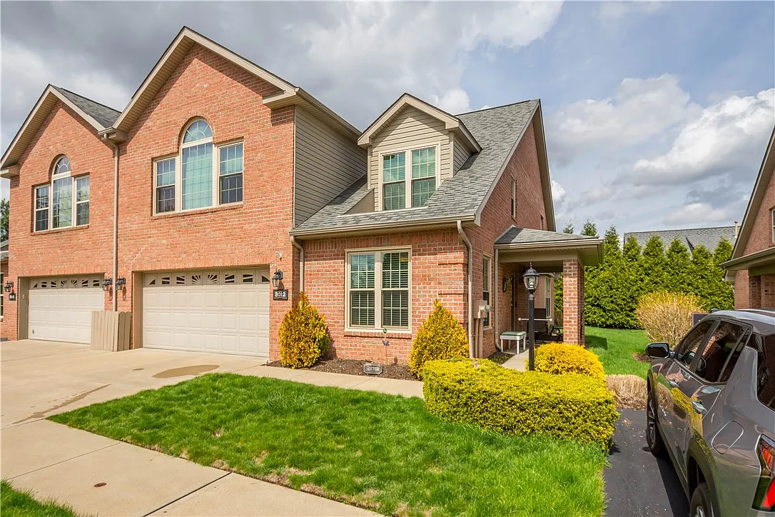 3012 Laura Ln photo 1
