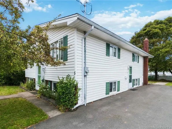 7 James St, Moncton, NB E1C 3Z8