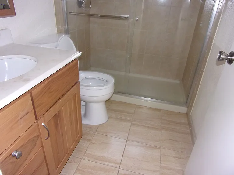 718 Linwood St — Photo 10