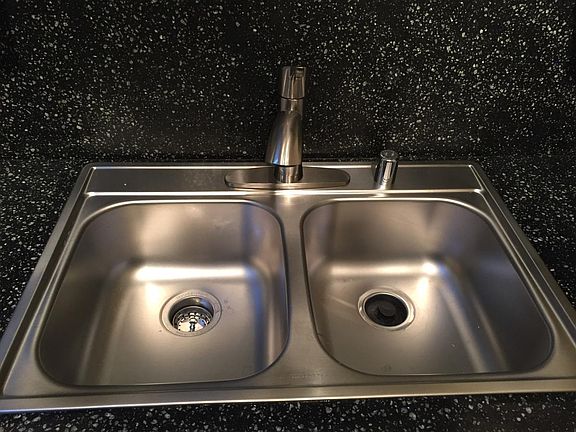 5th image of 40 Glen Eyrie Ave APT 21