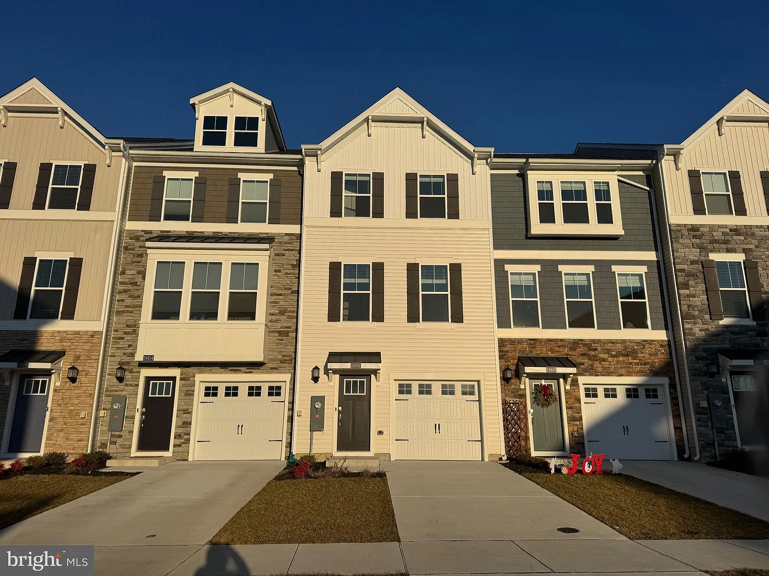 3 bed, 3.5 bath, 1878 sqft, $2,250 — Photo 1