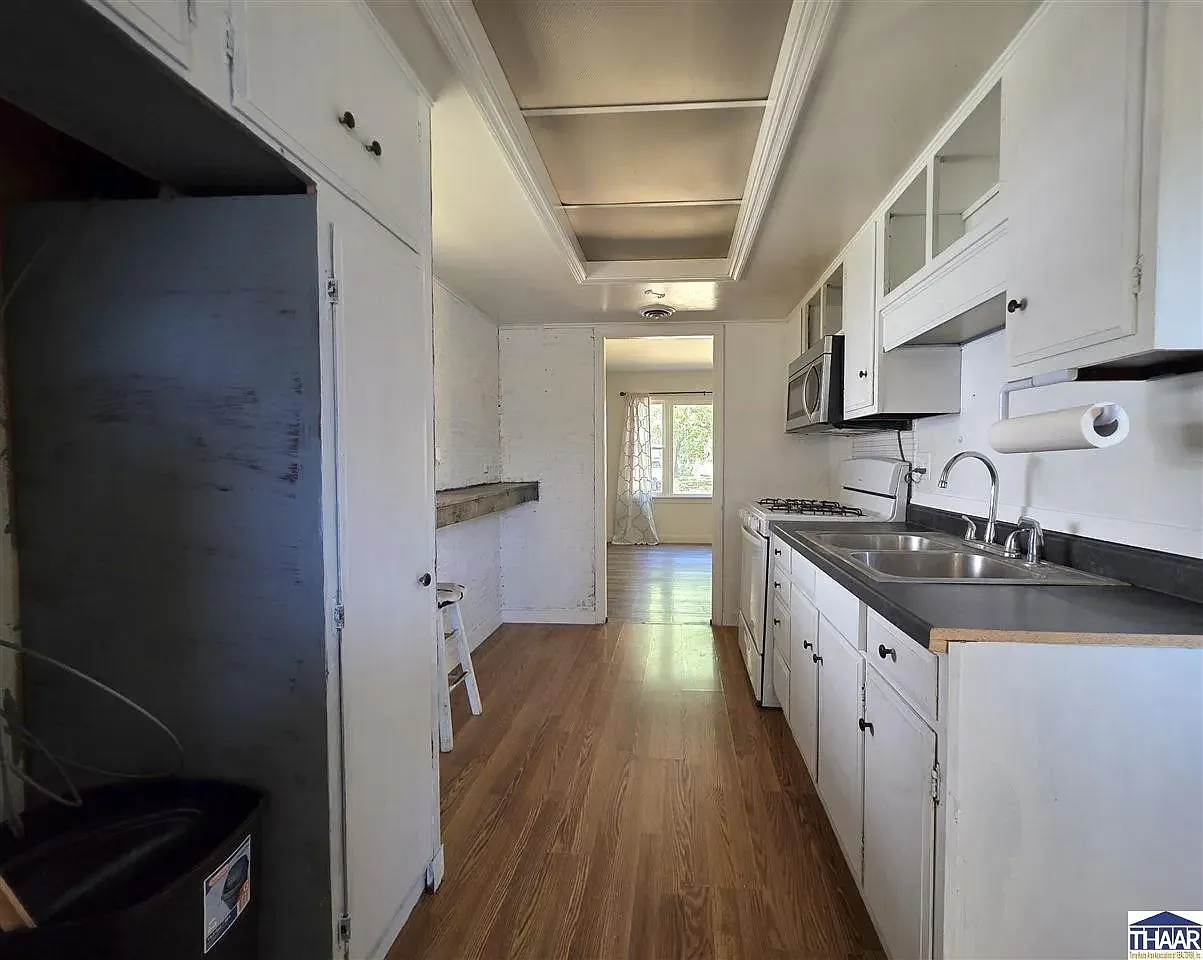 3 bed, 1180 sqft, $1,200 — Photo 2