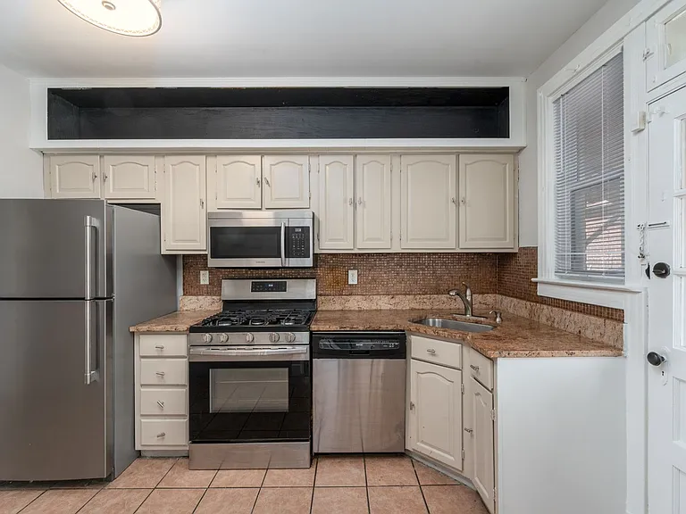 4244 Shamrock Ave — Photo 11
