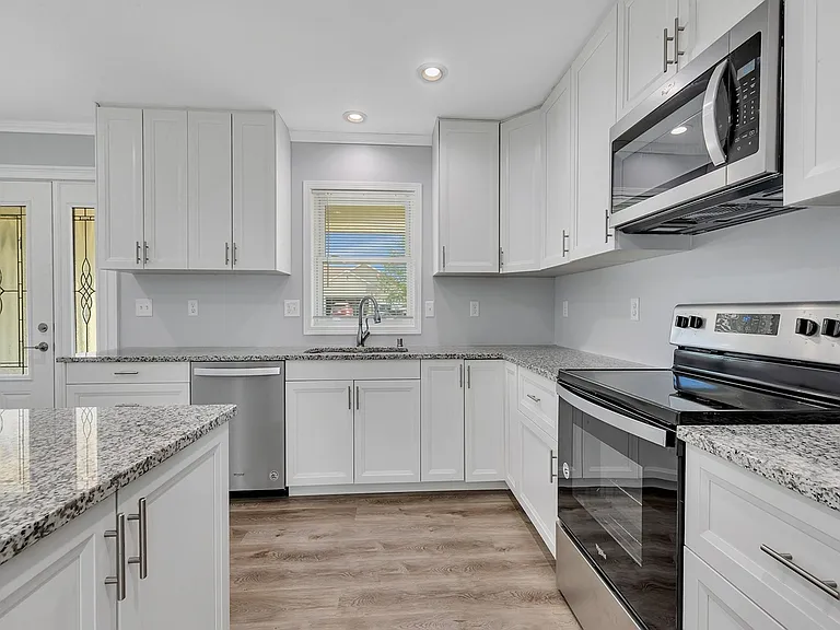 980 Acacia Dr S — Photo 12