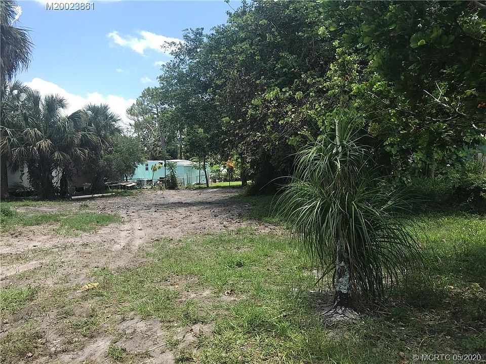 2nd image of 404 SE Cortez St