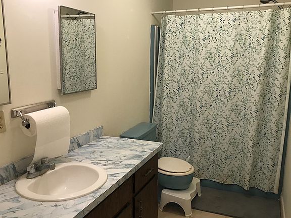 5th image of 325 SW Leisure Dr #102