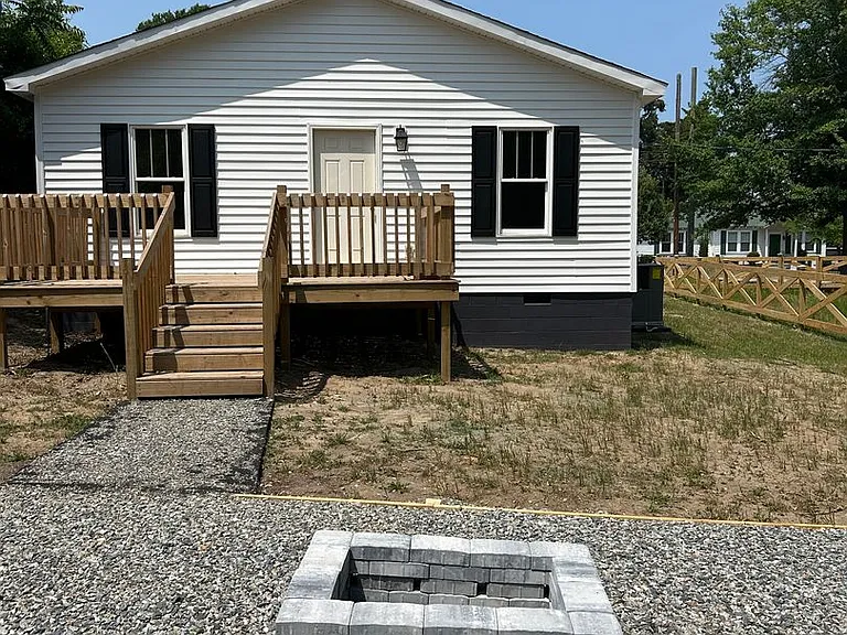 609 Center St — Photo 24