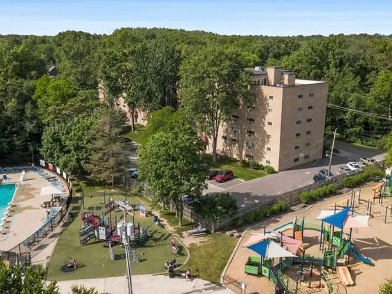 115 S Rocky River Dr #201 — Photo 11