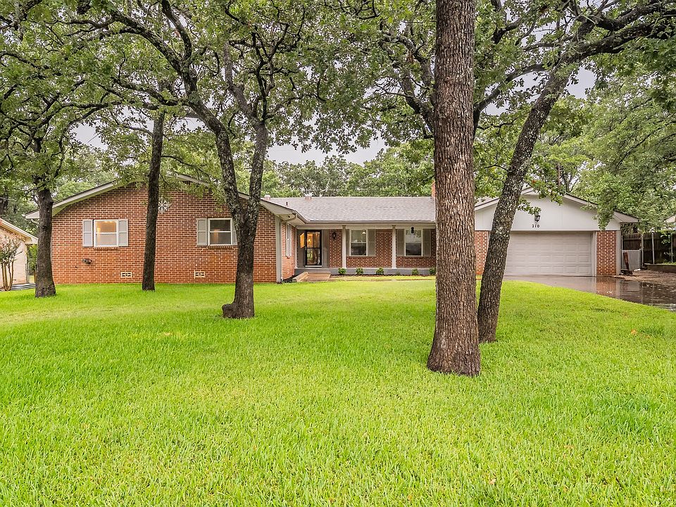 1st image of 210 Mistletoe Ln