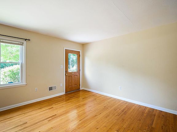 3rd image of 7010 Richland Dr