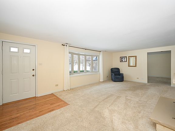 5th image of 1727 Warwick Ln