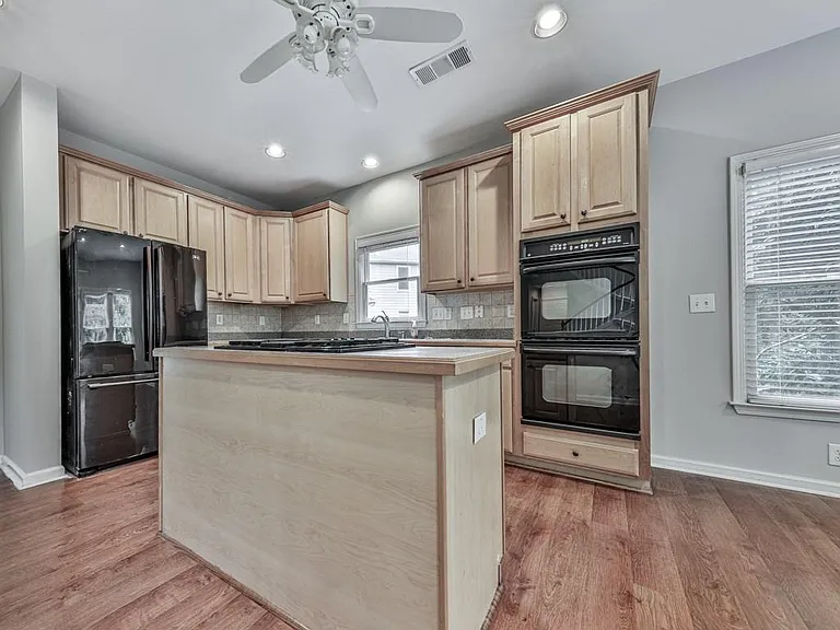 408 Sixes Dr — Photo 11