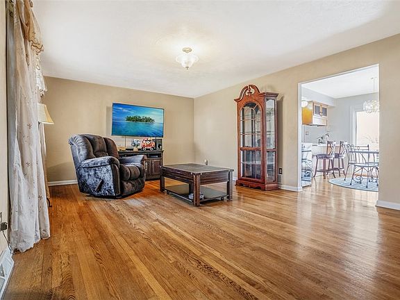 4th image of 439 Atwood Dr