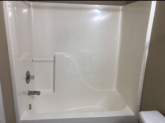 5th image of 826 Plantation Dr