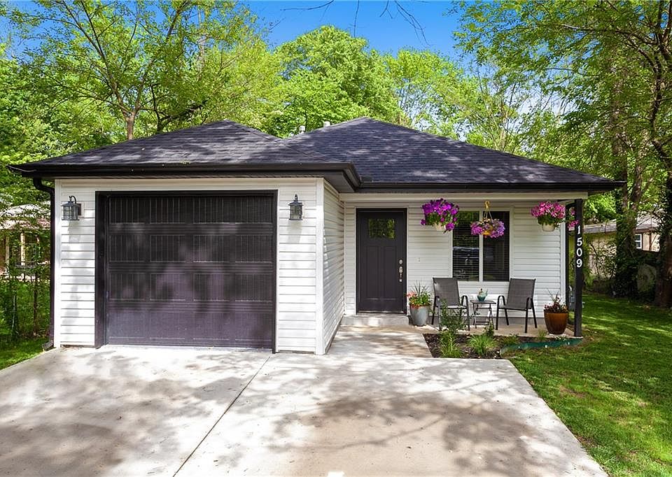 1st image of 1509 N B St