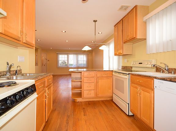 5th image of 8719 Kedvale Ave