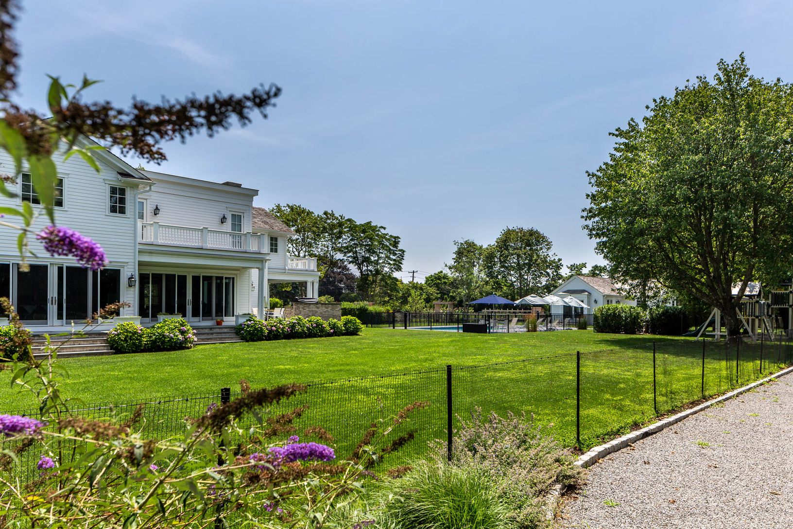  Private Yard & Gardens