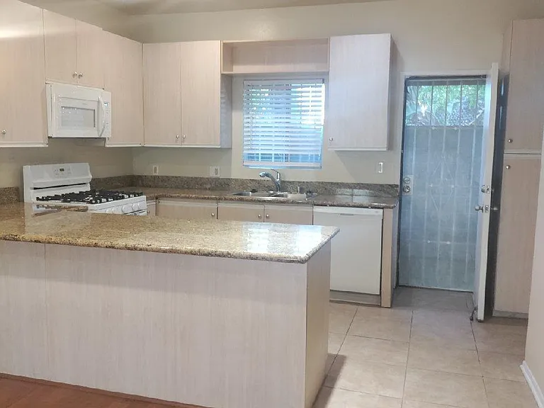 856 W Beach Ave #20 — Photo 4