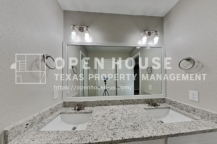 8718 Pines Place Dr — Photo 16