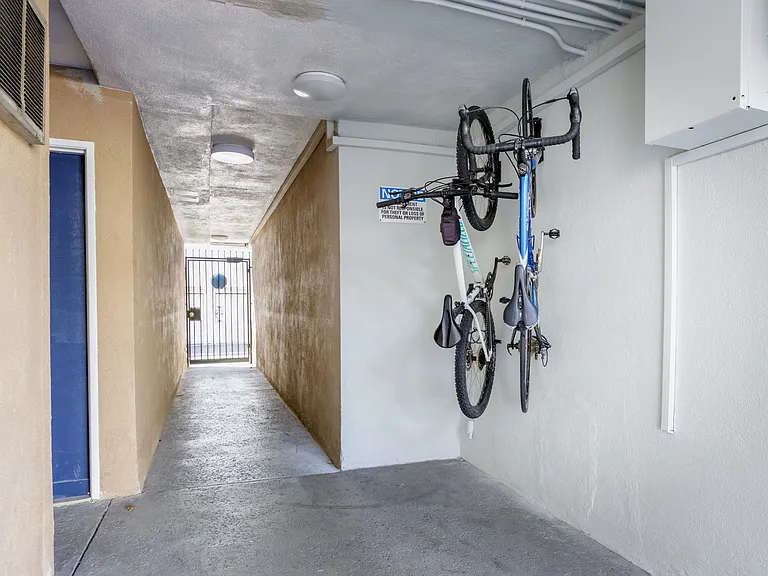 Carson Oakwood Apartments — Photo 39