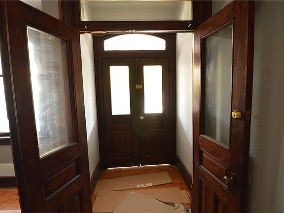 2nd image of 1402 Washington St