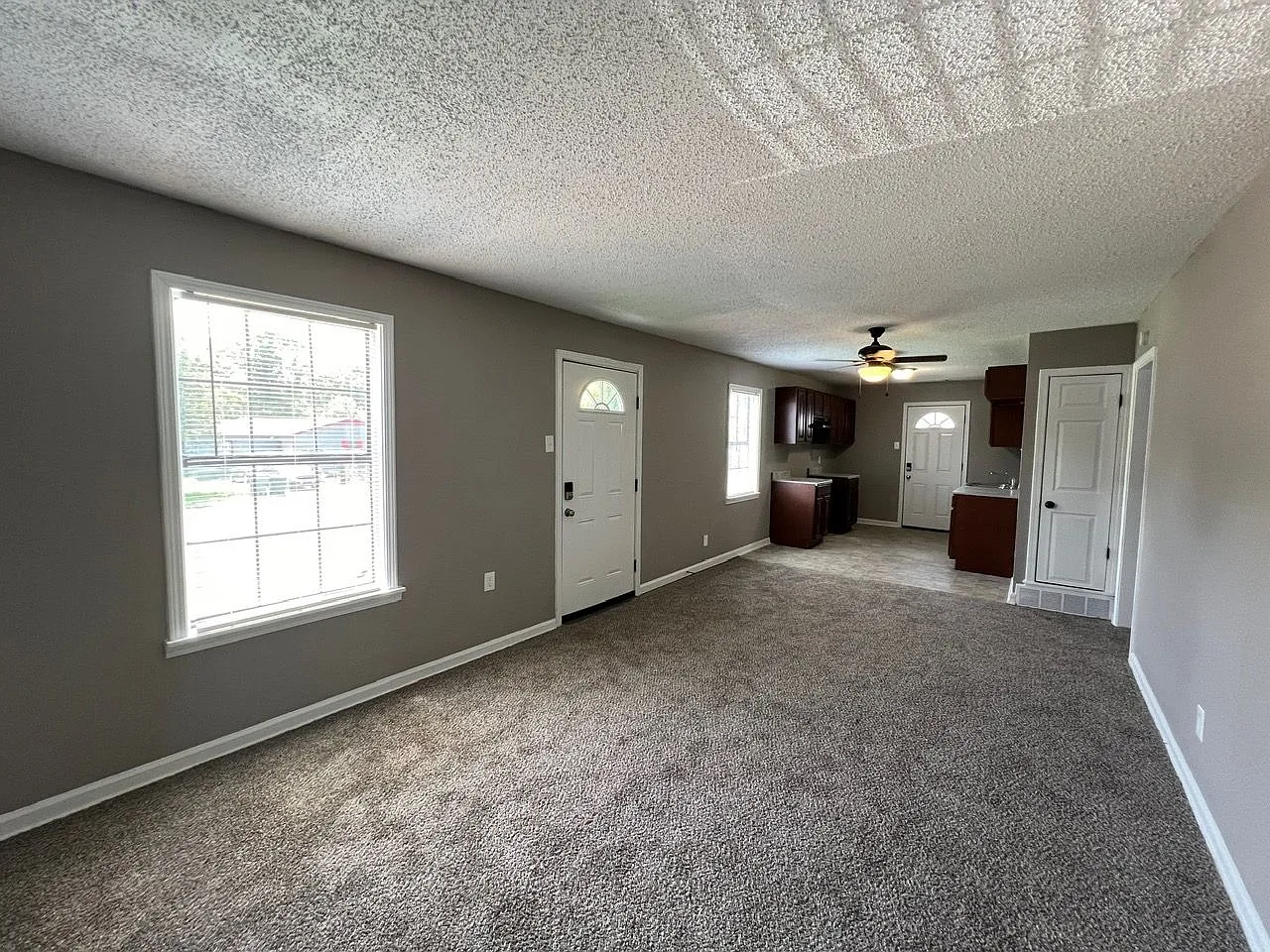2618 Mirror Ave — Photo 2