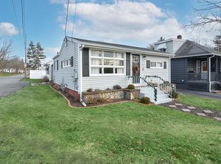 31 Ocean View Ave, Swansea, MA 02777
