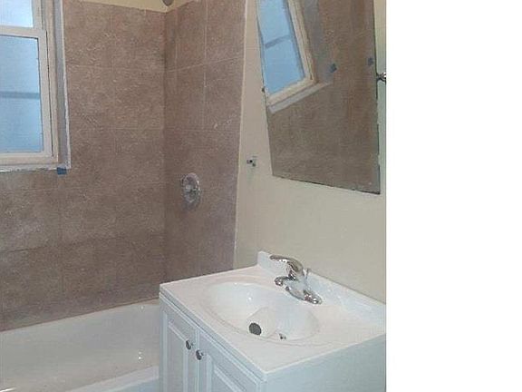 5th image of 3836 W Gladys Ave #2