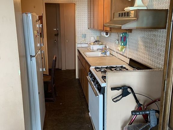 5th image of 2940 W 5th St #12O