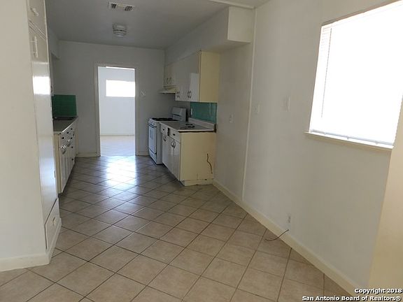 4th image of 562 Wayside Dr