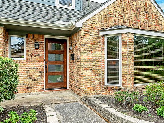 5 bedroom, 2 1/2 bathroom, 2459 sqft., formals, and pool. Zoned to Durham Elementary.