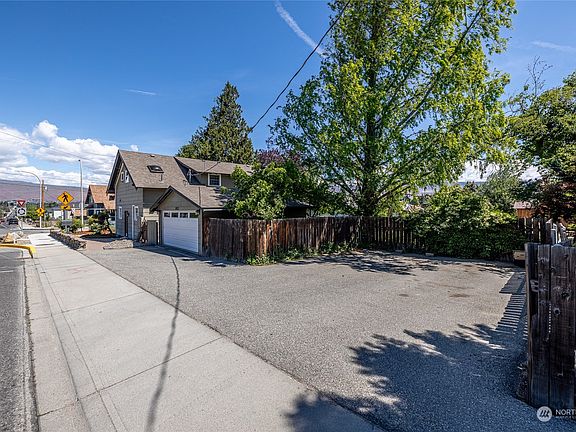 4th image of 1021 N Western Avenue