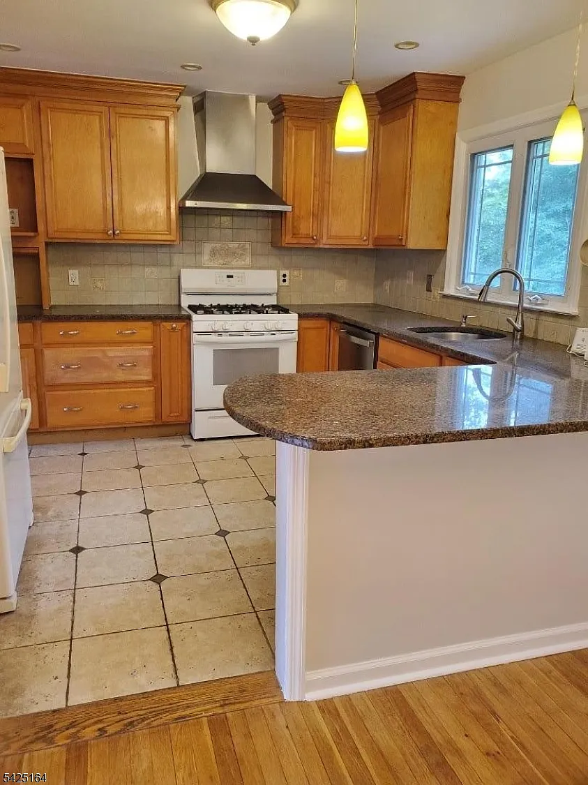 4 bed, 2.0 bath, $4,500 — Photo 4