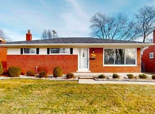 31800 Tanglewood St, Saint Clair Shores, MI 48082