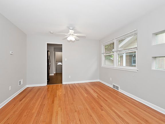 4th image of 14542 Sherman Ave