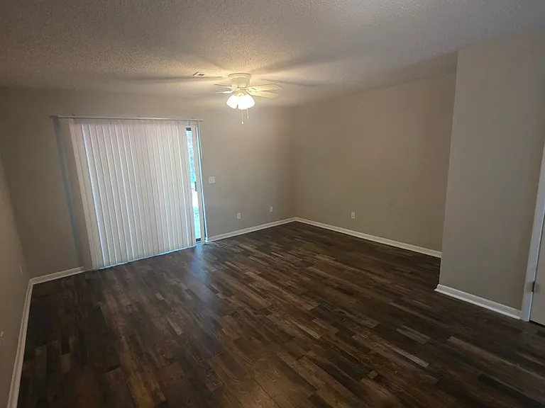 210 Candlebrook Dr — Photo 6