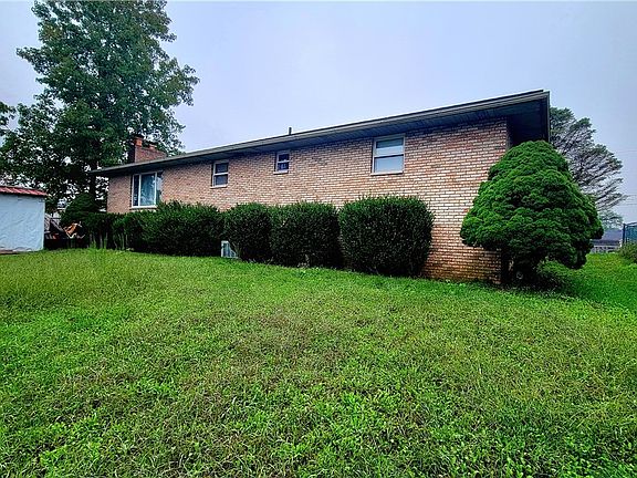 3rd image of 809 Brentwood Dr