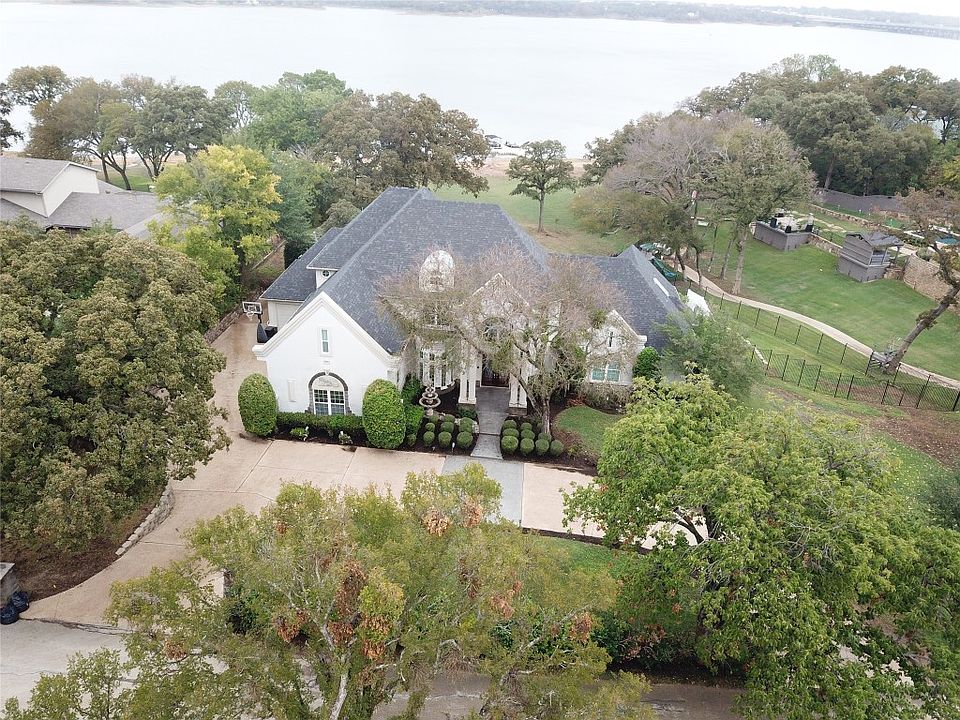 1st image of 300 Lakeland Dr