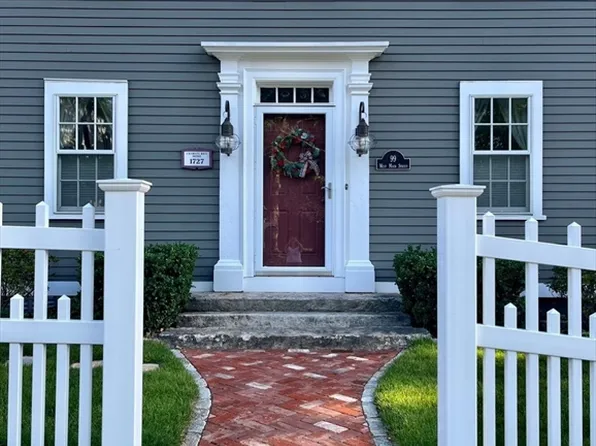 99 W Main St, Westborough, MA 01581