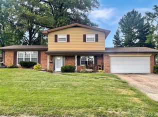 409 Kensington Dr, Belleville, IL 62223