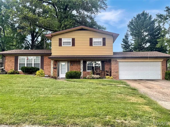 409 Kensington Dr, Belleville, IL 62223